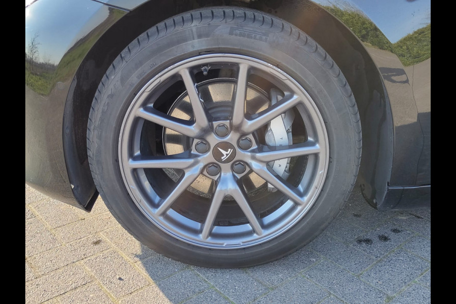Tesla Model 3 SR+ 325PK AutoPilot Leer Pano-Dak Adaptive Cruise Camera's Elektr.-Stuur+Stoelen+Spiegels+Geheugen+Easy-Entry+Verwarmde stoelen  Ecc Navi Led DAB Voorverwarmen interieur via App Keyless One-Pedal-Drive SOH 82% 1e Eigenaar Origineel Nederlandse Auto 1.584kg licht!