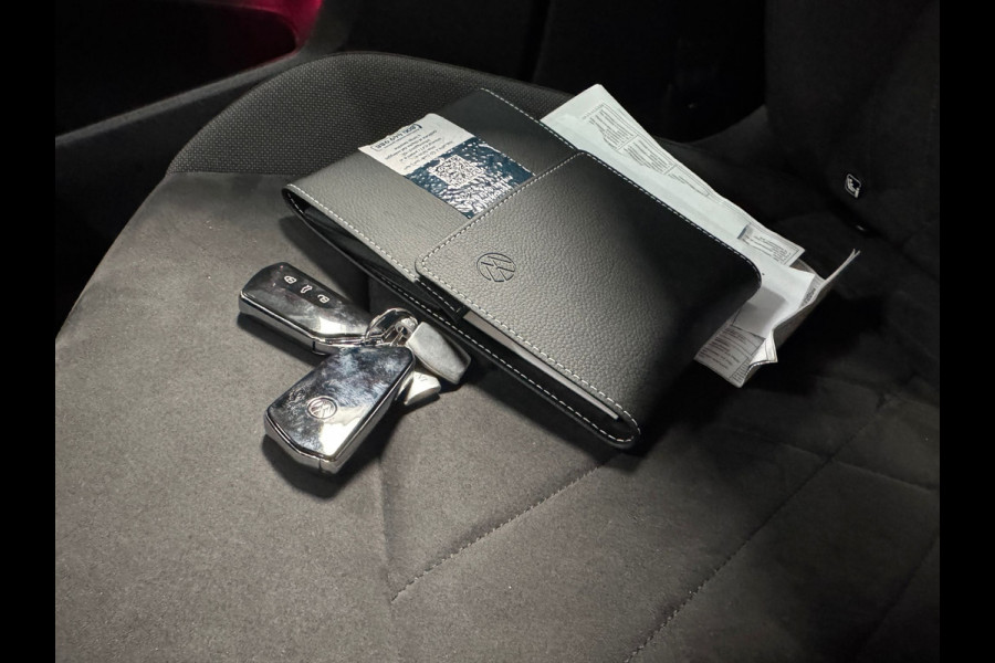 Volkswagen Golf 1.4 eHybrid Style | Memory seat | Massage | Adaptive cruise control | Elektrische stoel | Keyless | Apple Carplay | Parkeersensoren | Ambiance Verlichting |