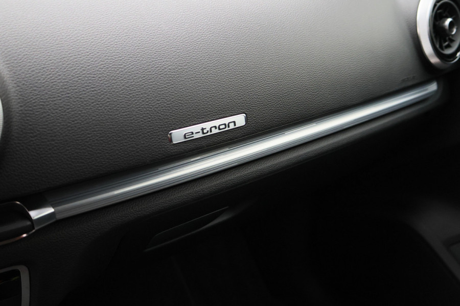 Audi A3 Sportback 1.4 e-tron Sport Pro Line plus S Line Virtual Cockpit, Navigatie, Camera, Keyless, LED, 18"