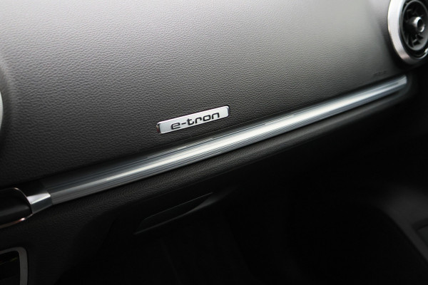 Audi A3 Sportback 1.4 e-tron Sport Pro Line plus S Line Virtual Cockpit, Navigatie, Camera, Keyless, LED, 18"