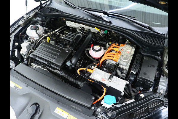 Škoda Superb Combi 1.4 TSI iV Laurin & Klement | Leder | Trekhaak | Canton | Adaptive Cruise | Keyless | Sfeerlicht | Memory | Carplay