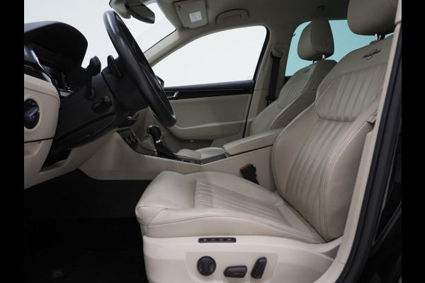 Škoda Superb Combi 1.4 TSI iV Laurin & Klement | Leder | Trekhaak | Canton | Adaptive Cruise | Keyless | Sfeerlicht | Memory | Carplay