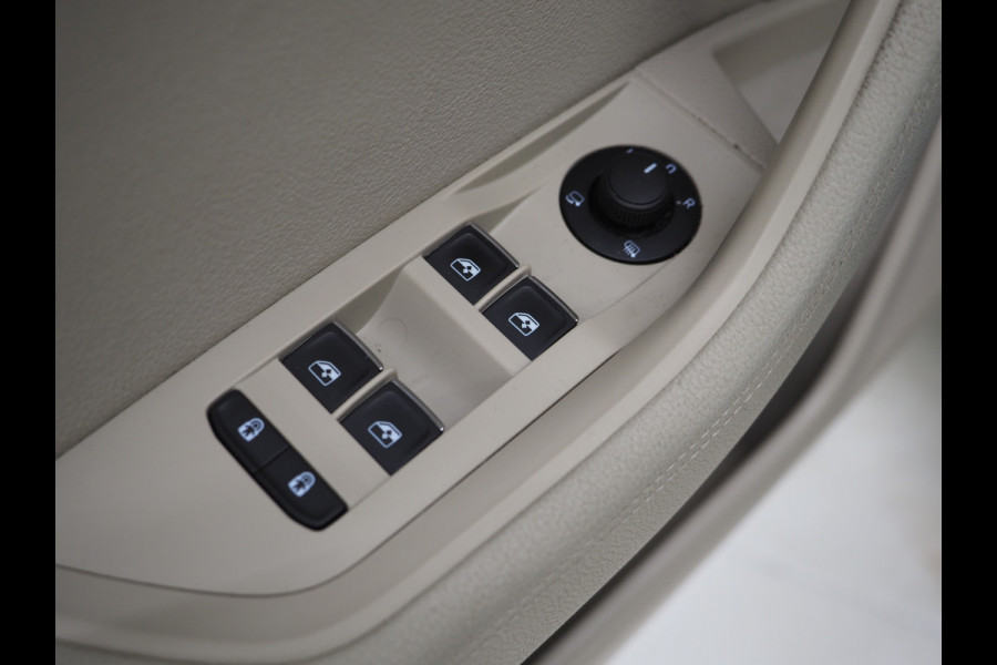 Škoda Superb Combi 1.4 TSI iV Laurin & Klement | Leder | Trekhaak | Canton | Adaptive Cruise | Keyless | Sfeerlicht | Memory | Carplay