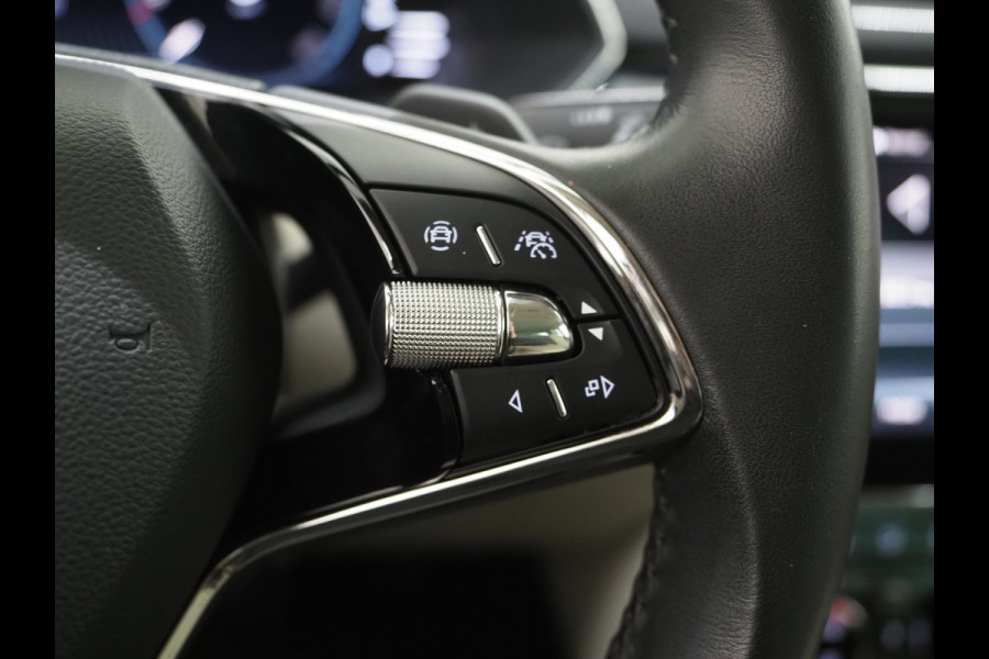 Škoda Superb Combi 1.4 TSI iV Laurin & Klement | Leder | Trekhaak | Canton | Adaptive Cruise | Keyless | Sfeerlicht | Memory | Carplay