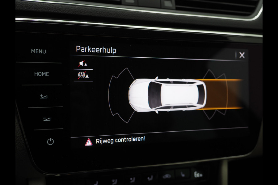 Škoda Superb Combi 1.4 TSI iV Laurin & Klement | Leder | Trekhaak | Canton | Adaptive Cruise | Keyless | Sfeerlicht | Memory | Carplay