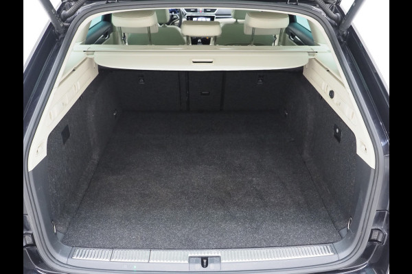 Škoda Superb Combi 1.4 TSI iV Laurin & Klement | Leder | Trekhaak | Canton | Adaptive Cruise | Keyless | Sfeerlicht | Memory | Carplay