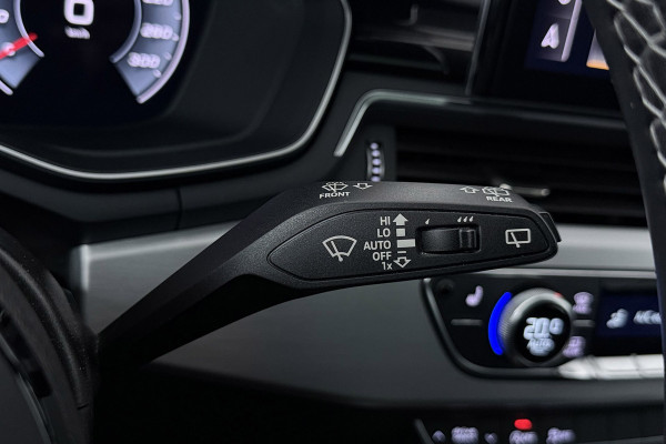 Audi A4 Avant 35 TFSI S edition 3x S-Line(NL-Auto, Dealer OnderH, Panorama, Navi, Carplay, StoelV, Digitale Dash, Cruise Con, Etc)
