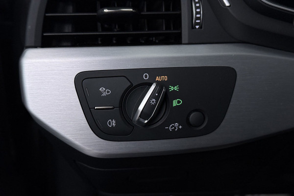 Audi A4 Avant 35 TFSI S edition 3x S-Line(NL-Auto, Dealer OnderH, Panorama, Navi, Carplay, StoelV, Digitale Dash, Cruise Con, Etc)