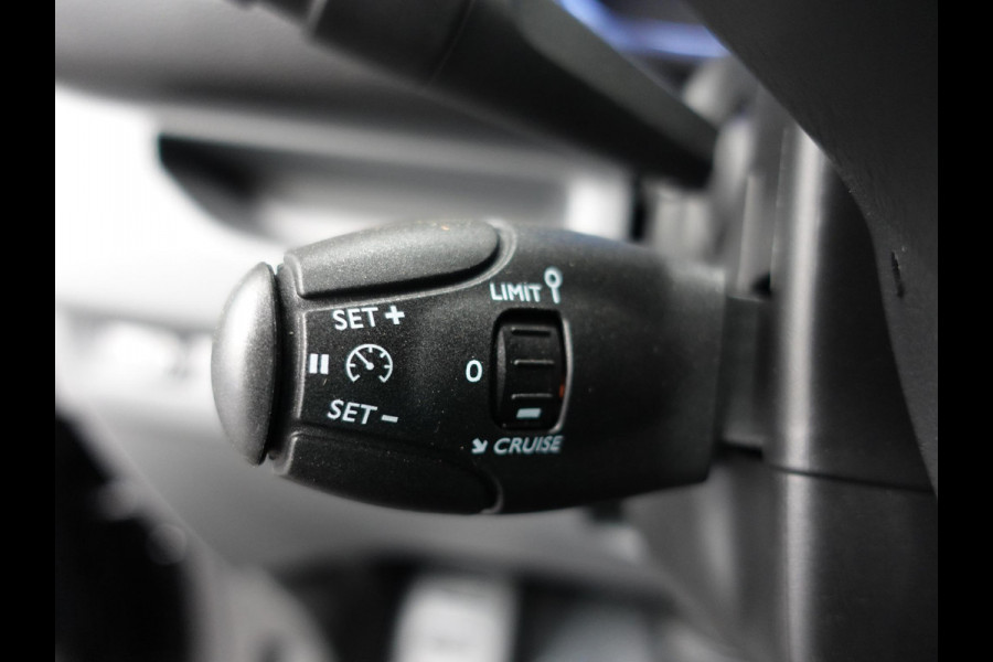 Peugeot e-Expert Long Premium 75 kWh 3-zits Automaat Airco Navi