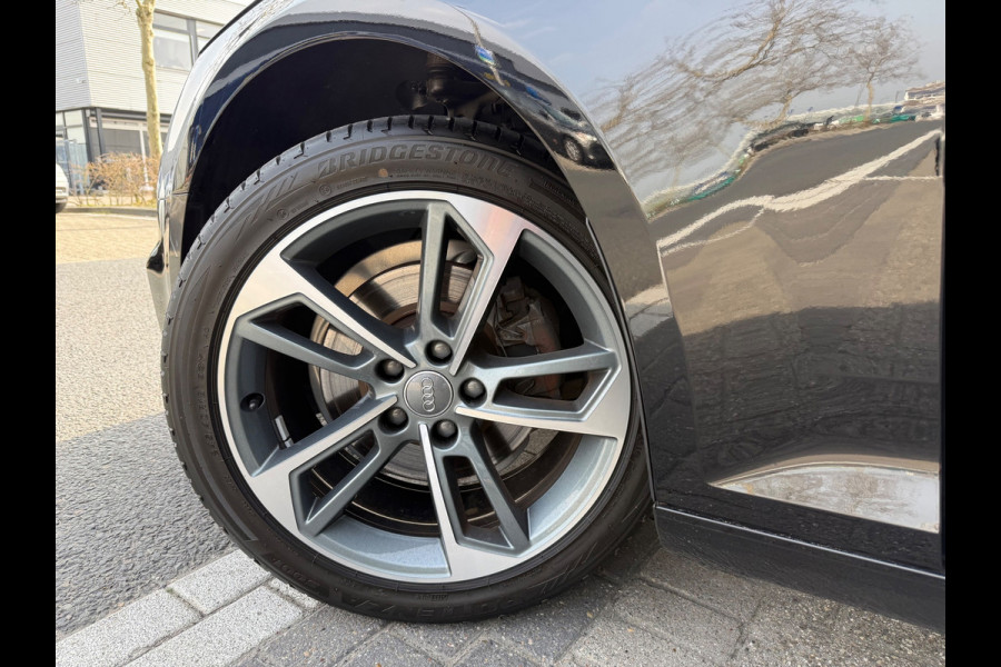 Audi A4 AVANT 35 TFSI Design ECC/PDC V&A/LED/LMV18/NAVI/PANO