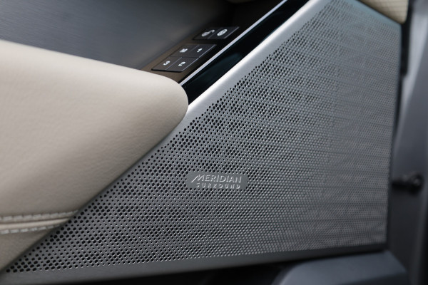 Land Rover Range Rover Velar 2.0 I4 Turbo AWD R-Dynamic HSE | TOPSTAAT! | NAP | PANO | MERIDIAN SURROUND | HUD | MEMORY | STUURVERW | KEYLESS |