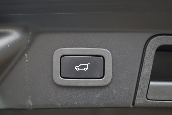 Land Rover Range Rover Velar 2.0 I4 Turbo AWD R-Dynamic HSE | TOPSTAAT! | NAP | PANO | MERIDIAN SURROUND | HUD | MEMORY | STUURVERW | KEYLESS |