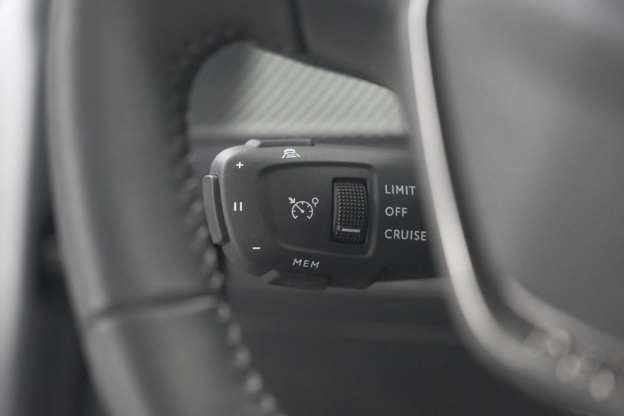 Peugeot 208 PureTech 100 Allure Pack | Camera | Adaptieve Cruise Control | Apple Carplay | Stoelverwarming