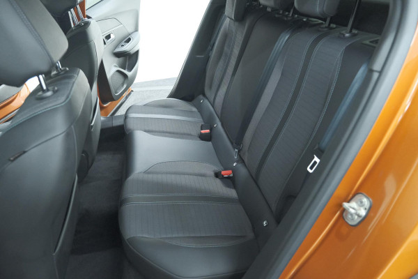 Peugeot e-2008 EV Allure Pack 50 kWh | 3 Fase Laadfunctie | Parkeersensoren | Apple Carplay | Climate Control