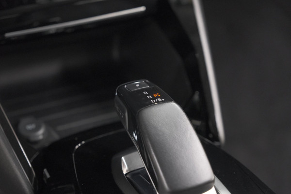 Peugeot e-2008 EV Allure Pack 50 kWh | 3 Fase Laadfunctie | Parkeersensoren | Apple Carplay | Climate Control