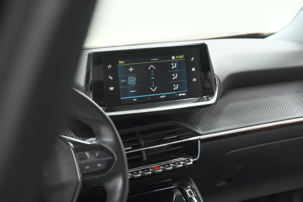 Peugeot e-2008 EV Allure Pack 50 kWh | 3 Fase Laadfunctie | Parkeersensoren | Apple Carplay | Climate Control