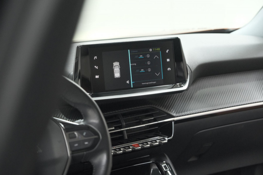 Peugeot e-2008 EV Allure Pack 50 kWh | 3 Fase Laadfunctie | Parkeersensoren | Apple Carplay | Climate Control