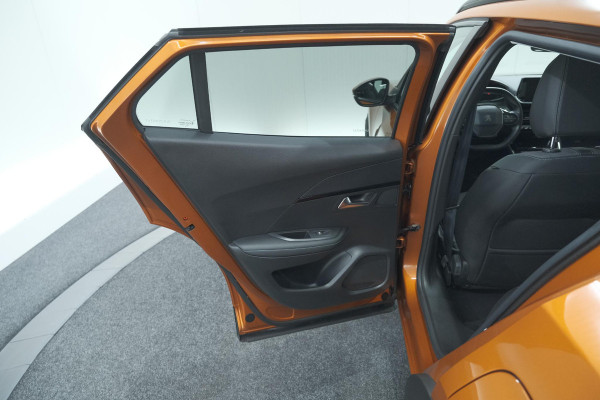 Peugeot e-2008 EV Allure Pack 50 kWh | 3 Fase Laadfunctie | Parkeersensoren | Apple Carplay | Climate Control