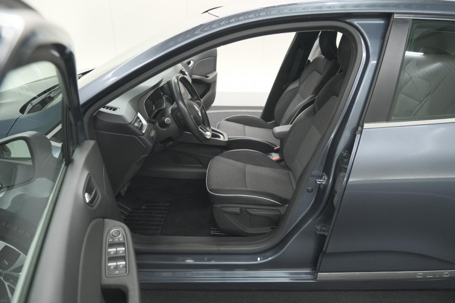 Renault Clio TCe 130 EDC Intens |  Allseason banden | Camera | Navigatie | Parkeersensoren