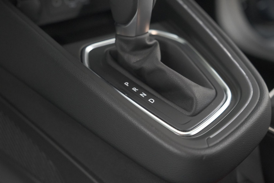 Renault Clio TCe 130 EDC Intens |  Allseason banden | Camera | Navigatie | Parkeersensoren