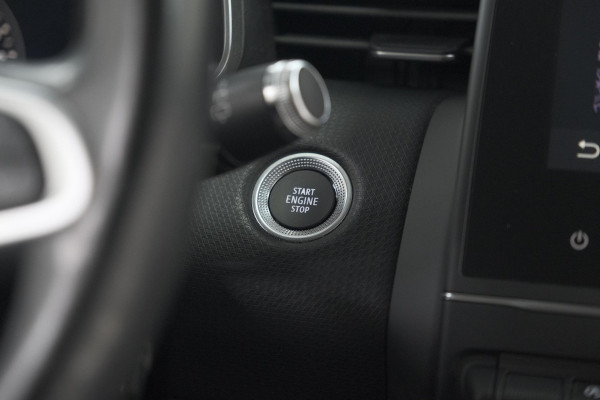 Renault Clio TCe 130 EDC Intens |  Allseason banden | Camera | Navigatie | Parkeersensoren