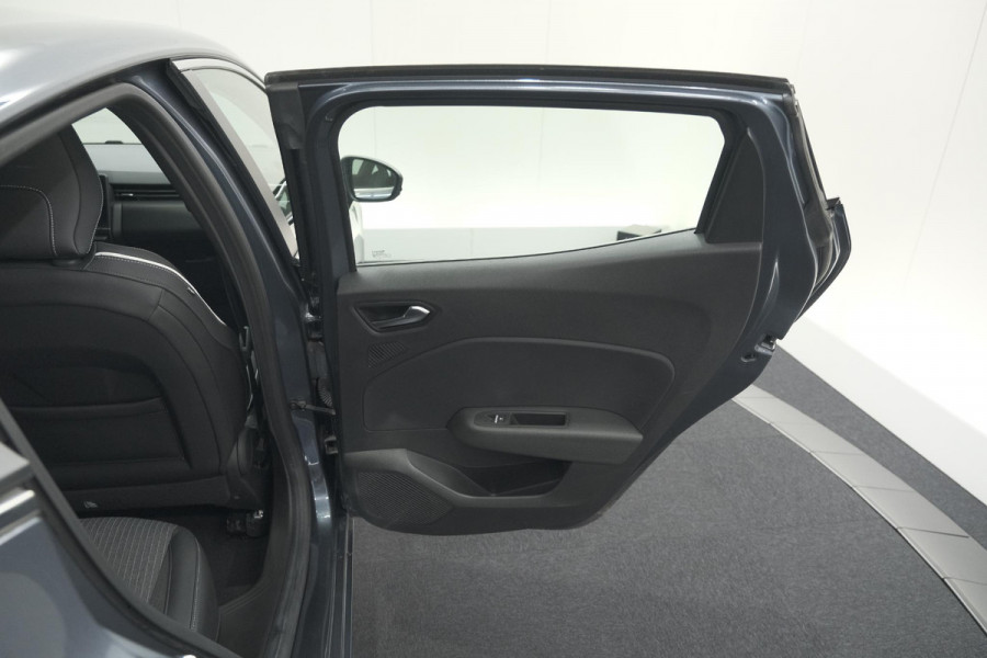 Renault Clio TCe 130 EDC Intens |  Allseason banden | Camera | Navigatie | Parkeersensoren