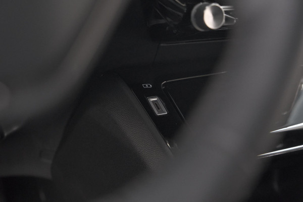 Peugeot 2008 PureTech 102 Allure Pack | Camera | Apple Carplay | Parkeersensoren