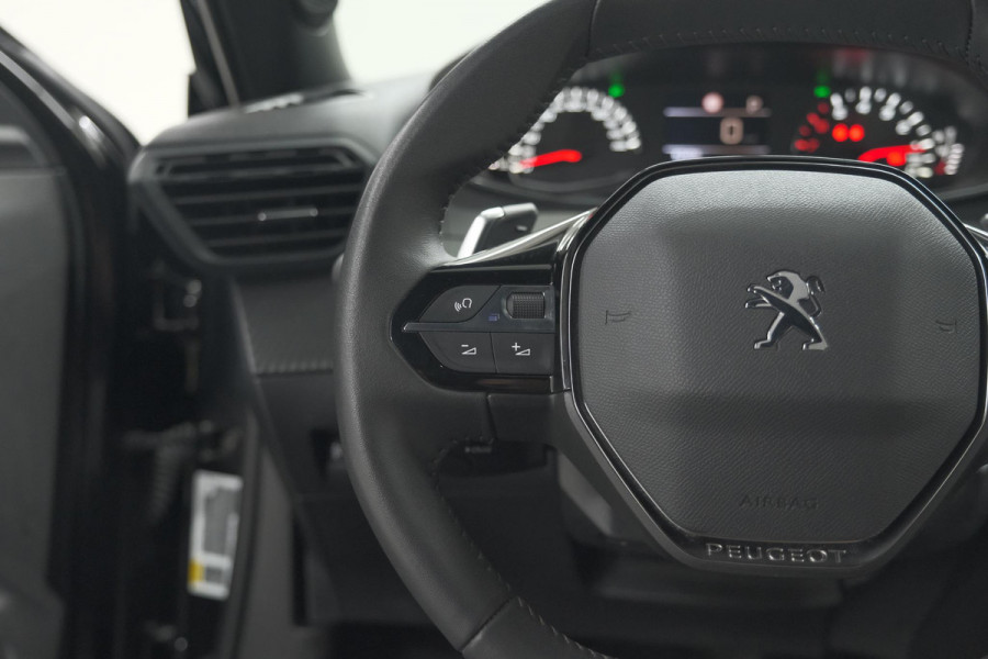 Peugeot 2008 PureTech 130 EAT8 Active Pack | Parkeersensoren | Apple CarPlay | Climate Control | Stoelverwarming