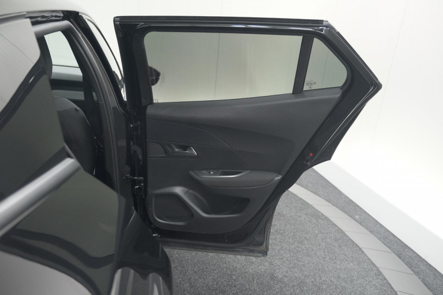 Peugeot 2008 PureTech 130 EAT8 Active Pack | Parkeersensoren | Apple CarPlay | Climate Control | Stoelverwarming