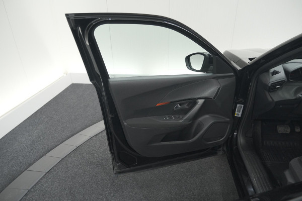 Peugeot 2008 PureTech 130 EAT8 Active Pack | Parkeersensoren | Apple CarPlay | Climate Control | Stoelverwarming