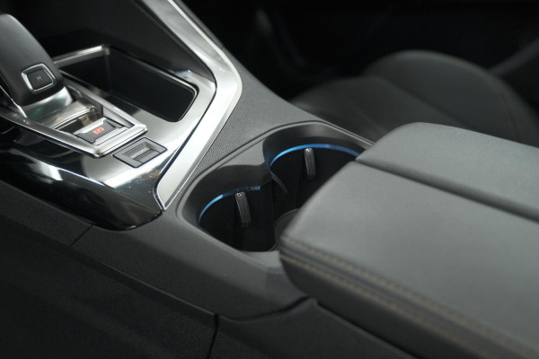 Peugeot 5008 PureTech 130 EAT8 GT-Line | Trekhaak | Panoramadak | Dodehoekdetectie | Elektrische Kofferklep