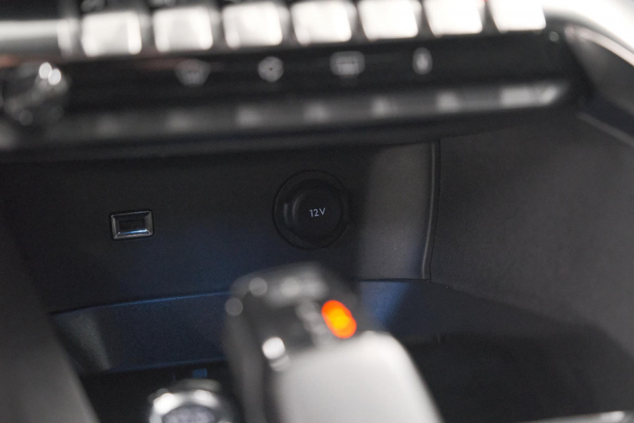 Peugeot 5008 PureTech 130 EAT8 GT-Line | Trekhaak | Panoramadak | Dodehoekdetectie | Elektrische Kofferklep