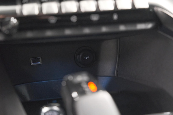 Peugeot 5008 PureTech 130 EAT8 GT-Line | Trekhaak | Panoramadak | Dodehoekdetectie | Elektrische Kofferklep