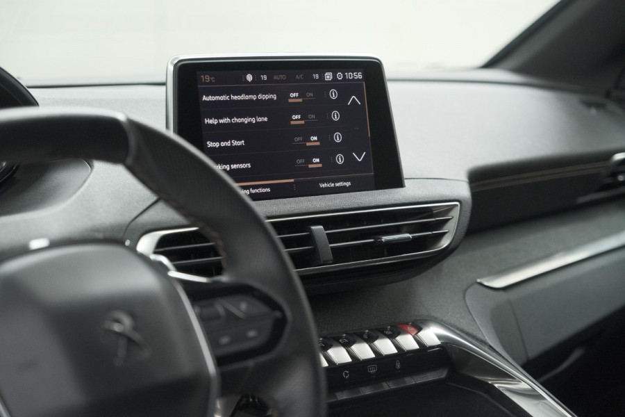 Peugeot 5008 PureTech 130 EAT8 GT-Line | Trekhaak | Panoramadak | Dodehoekdetectie | Elektrische Kofferklep