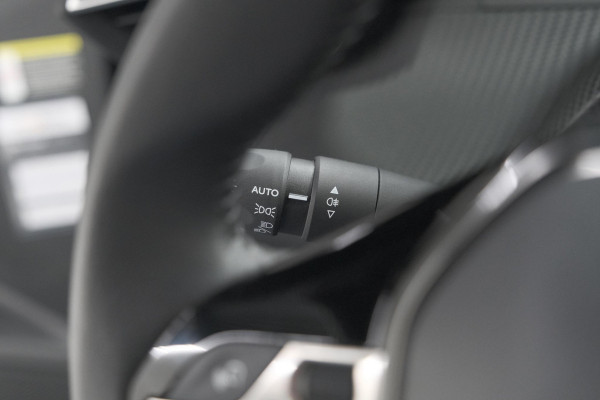 Peugeot e-2008 EV Active 50 kWh | Parkeersensoren | Apple Carplay | Climate Control