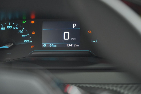 Peugeot e-2008 EV Active 50 kWh | Parkeersensoren | Apple Carplay | Climate Control