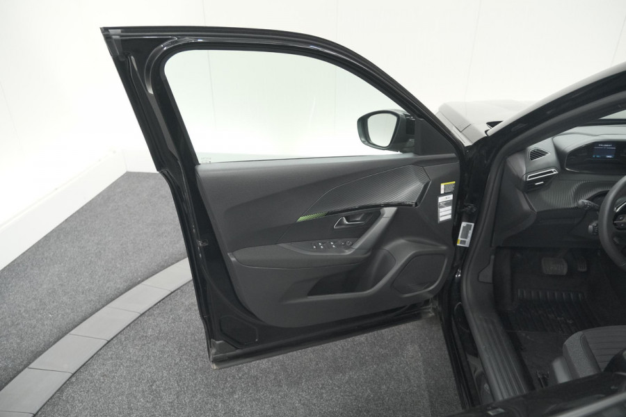 Peugeot e-2008 EV Active 50 kWh | Parkeersensoren | Apple Carplay | Climate Control