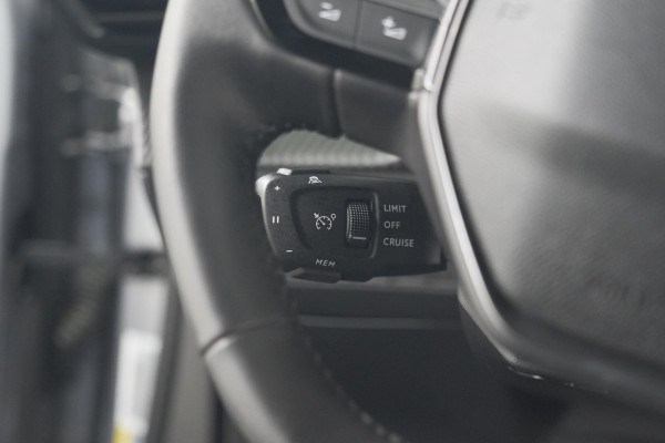 Peugeot 2008 Hybrid 136 e-DCS6 Allure | 360 Camera | Dodehoekdetectie | Navigatie | Adaptieve Cruise Control