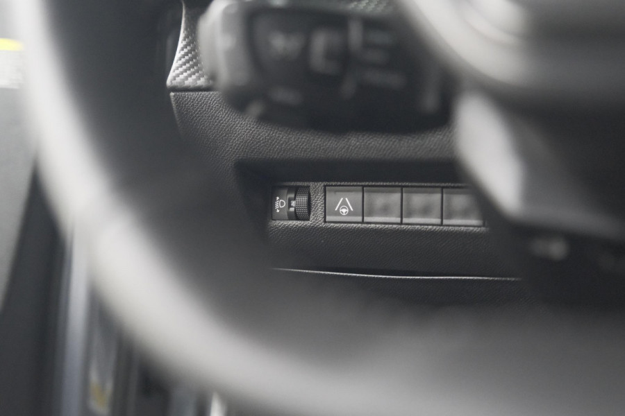 Peugeot 2008 Hybrid 136 e-DCS6 Allure | 360 Camera | Dodehoekdetectie | Navigatie | Adaptieve Cruise Control