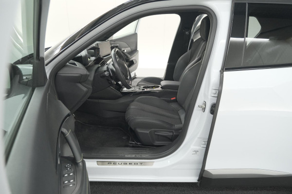 Peugeot 2008 PureTech 130 EAT8 GT | Camera | Apple Carplay | Parkeersensoren | 17 Inch Lichtmetalen Velgen