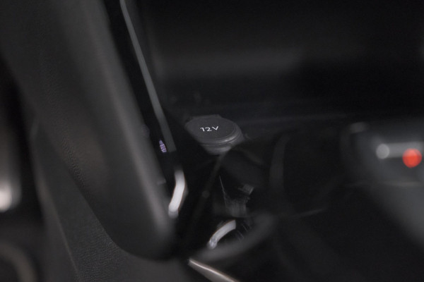 Peugeot 2008 PureTech 130 EAT8 GT | Camera | Apple Carplay | Parkeersensoren | 17 Inch Lichtmetalen Velgen