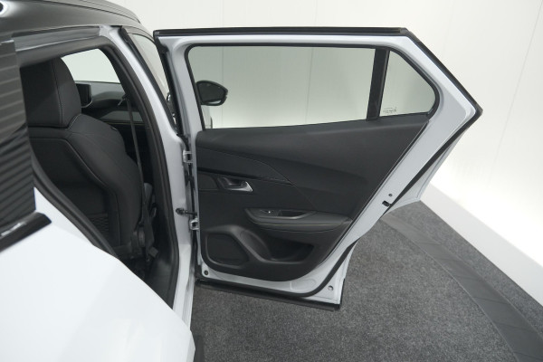 Peugeot 2008 PureTech 130 EAT8 GT | Camera | Apple Carplay | Parkeersensoren | 17 Inch Lichtmetalen Velgen