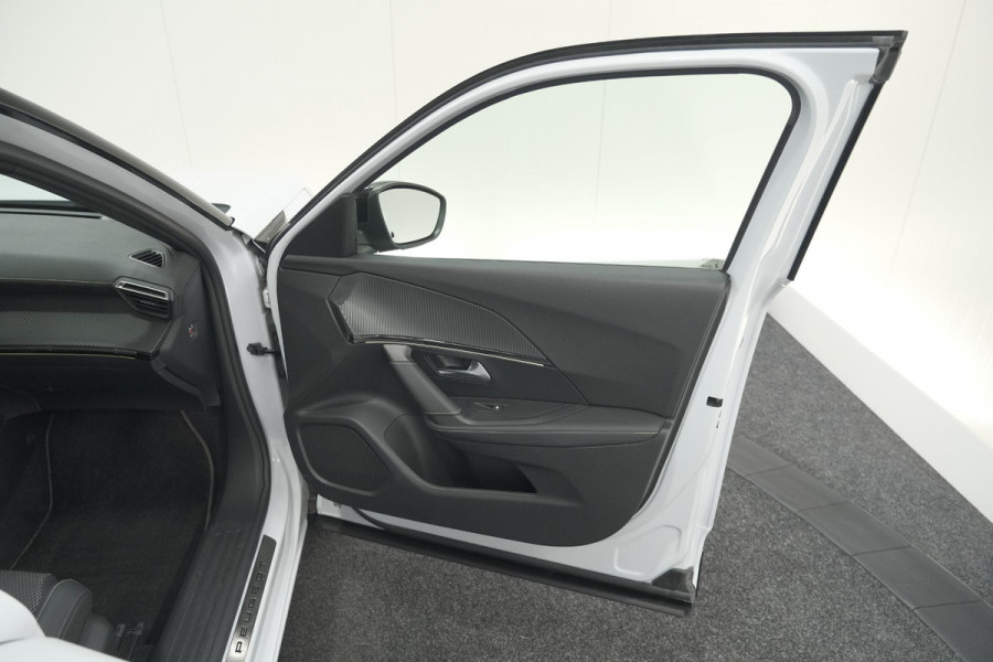 Peugeot 2008 PureTech 130 EAT8 GT | Camera | Apple Carplay | Parkeersensoren | 17 Inch Lichtmetalen Velgen