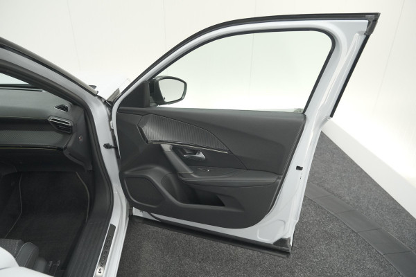 Peugeot 2008 PureTech 130 EAT8 GT | Camera | Apple Carplay | Parkeersensoren | 17 Inch Lichtmetalen Velgen