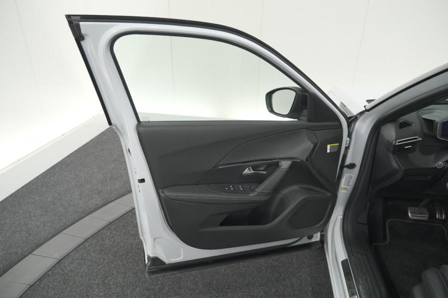 Peugeot 2008 PureTech 130 EAT8 GT | Camera | Apple Carplay | Parkeersensoren | 17 Inch Lichtmetalen Velgen