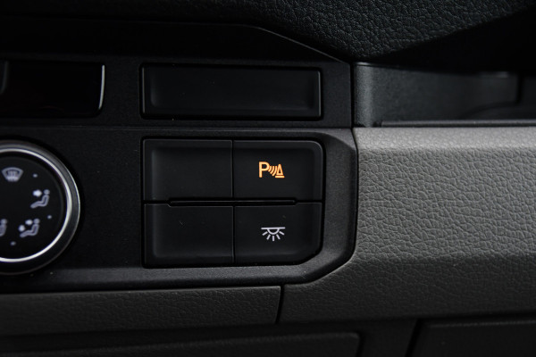 MAN TGE 30 2.0 L3H2 Black Edition Camera, Cruise, Carplay, LED, Automaat, 177pk, Trekhaak, Geveerde stoel, Sensoren, Uniek!