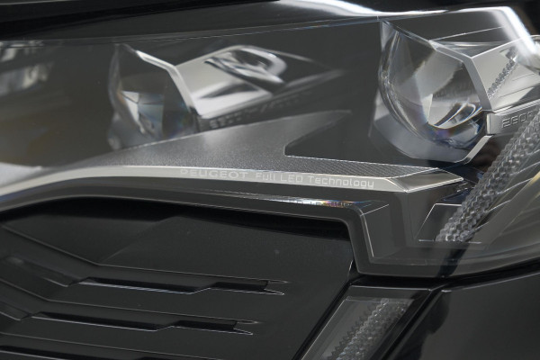 Peugeot 3008 1.2 Hybrid 136 GT | 360 Camera | Adaptieve Cruise Control | Elektrische Kofferklep | Stoelverwarming | Trekhaak