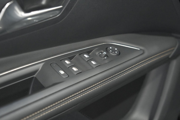 Peugeot 3008 1.2 Hybrid 136 GT | 360 Camera | Adaptieve Cruise Control | Elektrische Kofferklep | Stoelverwarming | Trekhaak