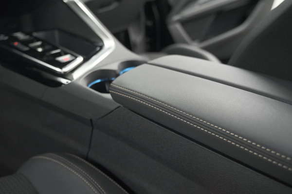 Peugeot 3008 1.2 Hybrid 136 GT | 360 Camera | Adaptieve Cruise Control | Elektrische Kofferklep | Stoelverwarming | Trekhaak