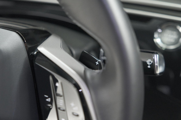 Peugeot 5008 1.2 Hybrid 136 Allure | 7 Zitplaatsen | Camera | Stoelverwarming | Navigatie